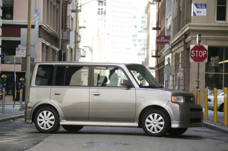  Scion xB 2003 года  (фото 27 из 42)
